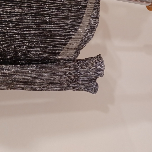 Anne Klein Metallic Cold Shoulder Ruffled Stretch Top NEW - Picture 4 of 10